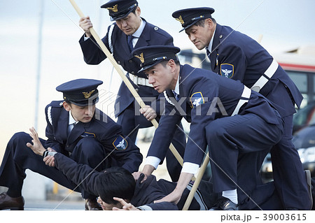 働く警備員 39003615