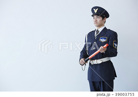 働く警備員 39003755
