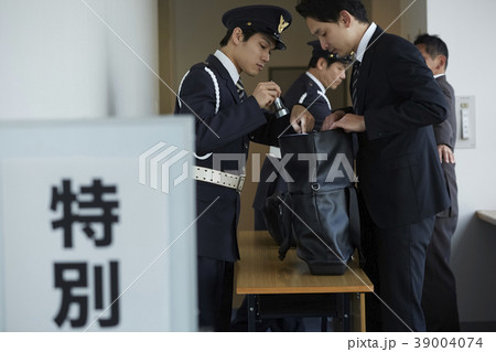 ビジネスマン　会議 39004074