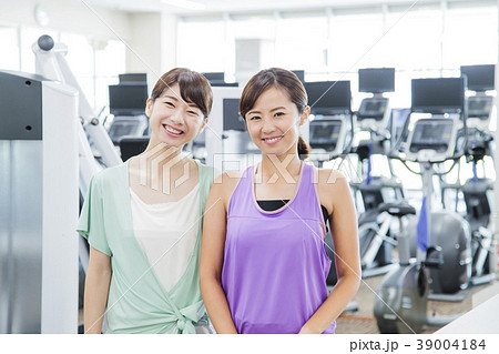 フィットネス スポーツジム 女性 エクササイズ フィットネス スポーツジム 女性 エクササイズ 39004184