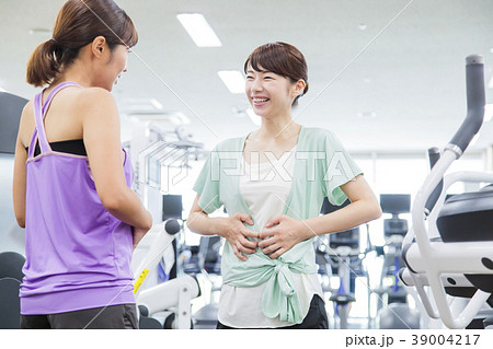 フィットネス　スポーツジム　女性　エクササイズ 39004217