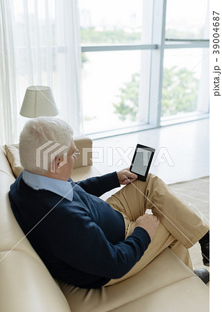 Reading e-book 39004687