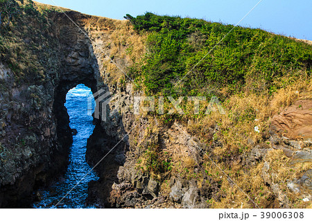 壱岐島　牧崎園地　鬼の足跡　【長崎県壱岐市】 39006308