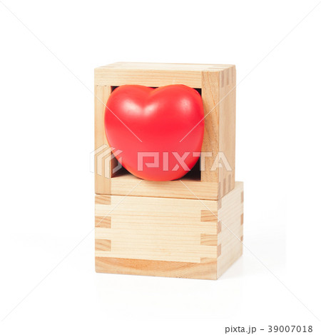 Red heart in cube wood box ,Valentine concept.の写真素材 [39007018] - PIXTA