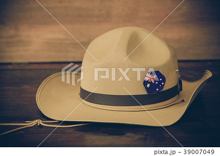 Anzac army slouch hat with Australian Flag  39007049