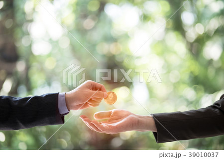 Hands of businessmen are trading coin of ethereum  39010037