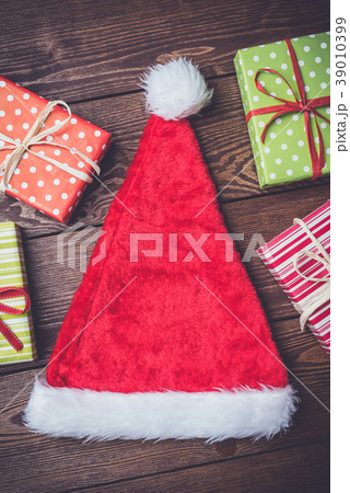Santa Claus red hat with colorful gift boxes Santa Claus red hat with colorful gift boxes 39010399