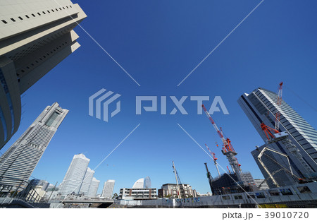 日本の横浜都市景観　横浜市新市庁舎建設現場などを望む　関連P検索は、ぐるり市庁舎移転新築工事 39010720