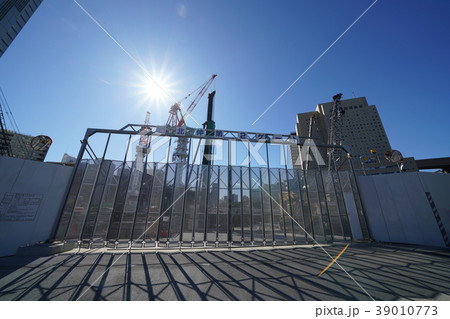 日本の横浜都市景観　横浜市新市庁舎建設現場などを望む　関連P検索は、ぐるり市庁舎移転新築工事 39010773