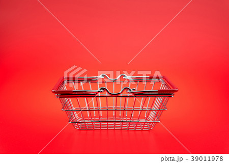 isolated shopping cart isolated shopping cart 39011978