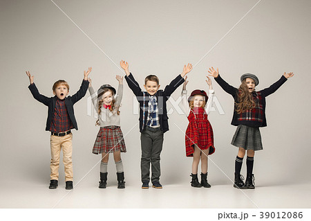 The group of beautiful girls and boys on a pastel 39012086