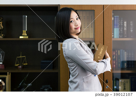 弁護士 裁判官 検察官 女性 39012107