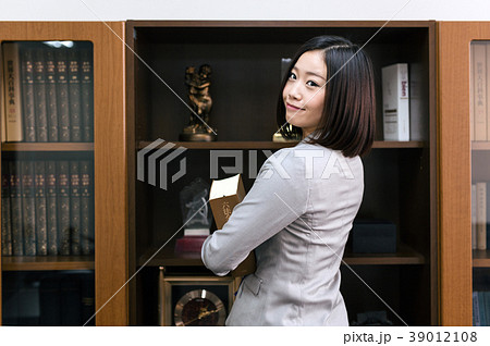 弁護士 裁判官 検察官 女性 39012108