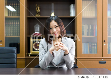 弁護士 裁判官 検察官 女性 39012110