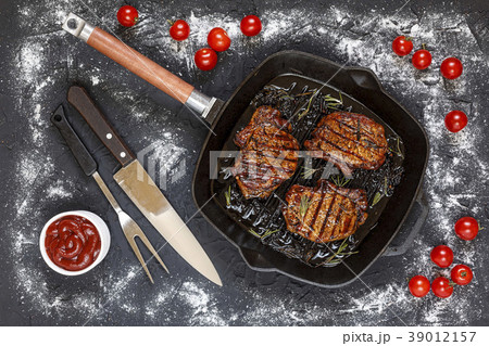 Grilled, steak, beef, balsamic, rosemary, stone  39012157