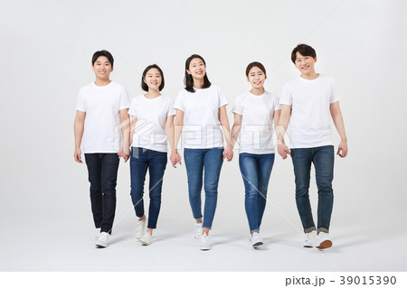 手を引く 手をにぎる 友達 39015390