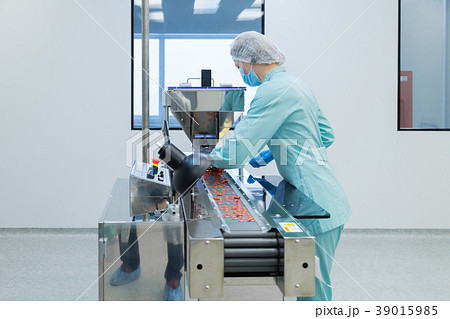 Pharmacy industry woman worker in protective 39015985