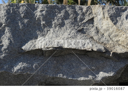 荒い岩肌 荒い岩肌 39016087