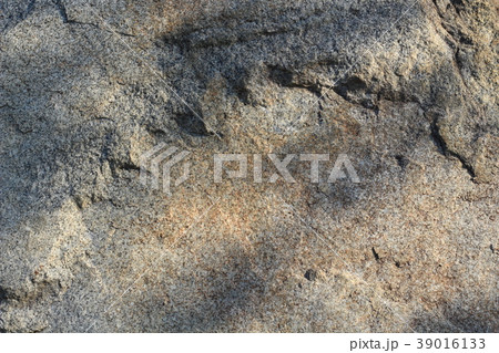 荒い岩肌 39016133