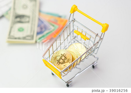 bitcoin in the shopping cart white background 39016256