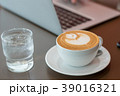 Hot art latte coffee cup on wooden table 39016321