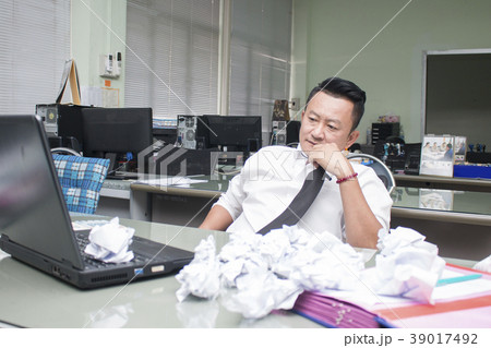 Asian stress business man working fail Asian stress business man working fail 39017492