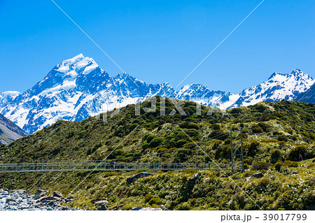 ≪ニュージーランド≫フッカー川第3吊り橋とマウントクック ≪ニュージーランド≫フッカー川第3吊り橋とマウントクック 39017799