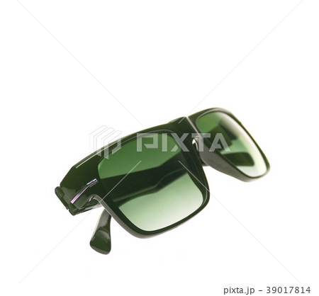 sunglasses isolated on white sunglasses isolated on white 39017814