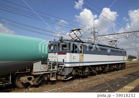 倉賀野駅側線に留置中のガソリン貨物列車 倉賀野駅側線に留置中のガソリン貨物列車 39018232