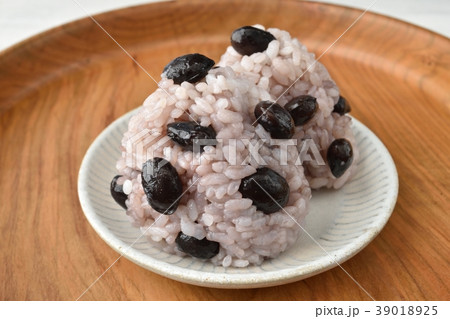 黒豆ごはんのおむすび 黒豆ごはんのおむすび 39018925