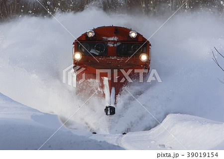 宗谷本線を行くラッセル車 39019154