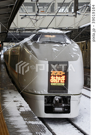 冬の高崎線を行く特急スワローあかぎ 39019164