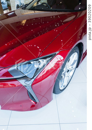 先進性を印象づける超小型の三眼フルLEDヘッドランプ造形美と先進テクノロジーの融合 先進性を印象づける超小型の三眼フルLEDヘッドランプ造形美と先進テクノロジーの融合 39020209