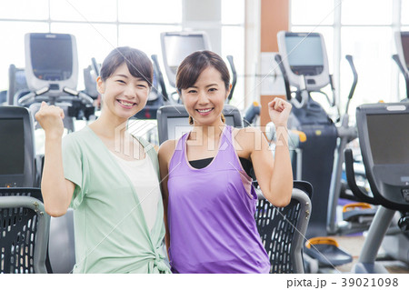 フィットネス　スポーツジム　女性 39021098