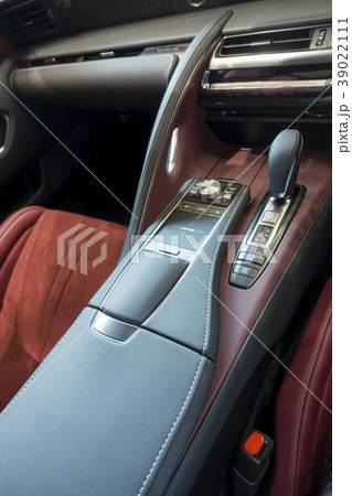ドライバーと車を一体化するコクピット ドライバーと車を一体化するコクピット 39022111