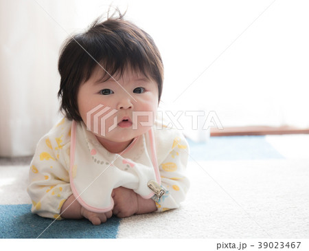 赤ちゃん　生後4ヶ月 39023467
