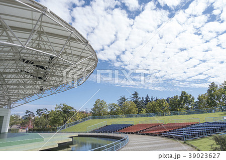 気持ちが良い快晴天青空に映える開成山公園五十鈴湖開成山野外音楽堂 気持ちが良い快晴天青空に映える開成山公園五十鈴湖開成山野外音楽堂 39023627