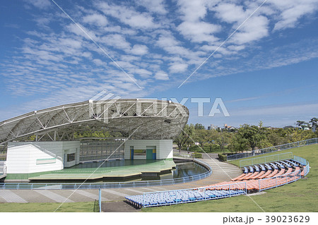 気持ちが良い快晴天青空に映える開成山公園五十鈴湖開成山野外音楽堂 気持ちが良い快晴天青空に映える開成山公園五十鈴湖開成山野外音楽堂 39023629