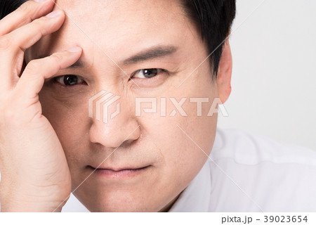 ビジネスマン 受験 凝視 39023654