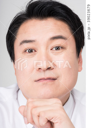 ビジネスマン 無表情 男 39023679