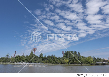 気持ちが良い快晴天青空に映える開成山公園五十鈴湖 気持ちが良い快晴天青空に映える開成山公園五十鈴湖 39023715
