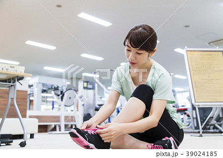 フィットネス　スポーツジム　女性　フィットネスクラブ 39024185