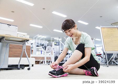 フィットネス　スポーツジム　女性　フィットネスクラブ 39024199