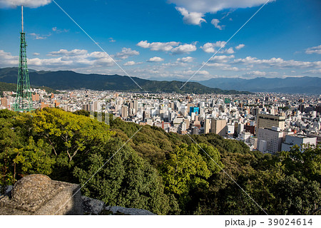 愛媛県　松山城本丸からの松山市内眺望 39024614