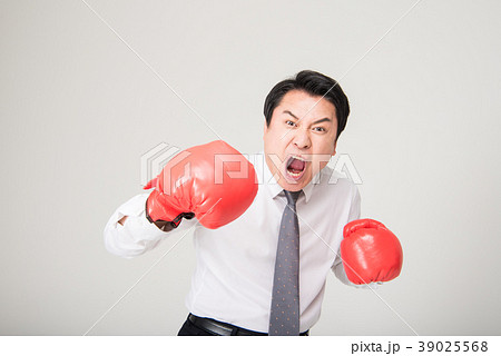 ボクシング ボクシンググローブ パンチの写真素材