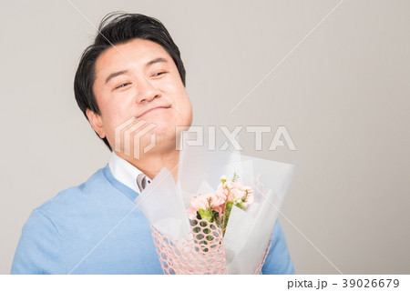 プロポーズ 花束 男 39026679