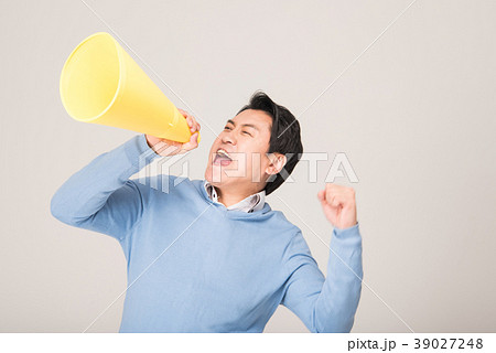 応援 拡声器 中年 39027248