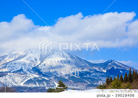 磐梯山SAからの磐梯山　東北冬景色　【福島県耶麻郡磐梯町】 39028406