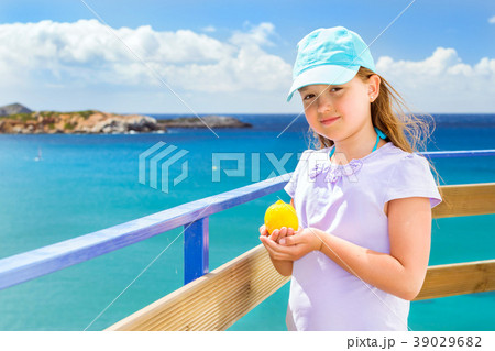 Girl with lemon posing against Cretan sea. Bali 39029682