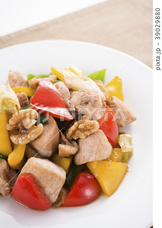 鶏肉とパプリカのくるみ炒め 鶏肉とパプリカのくるみ炒め 39029880
